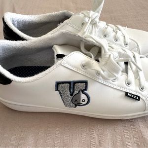 BT21 Van skechers.  Worn one time
